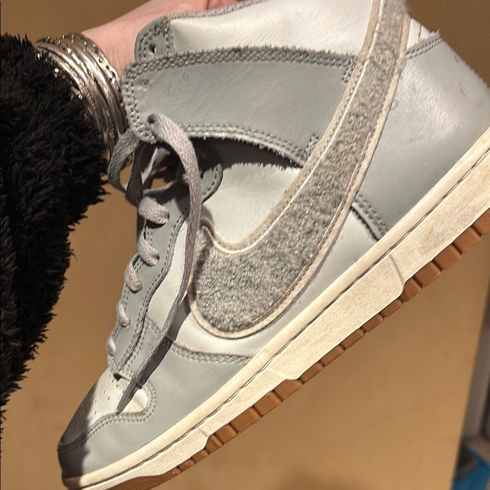 Nike men’s Dunk gray size 9